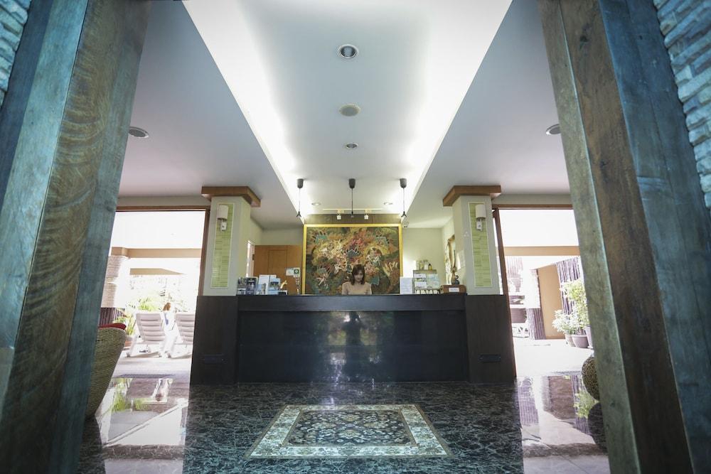 Hotel White 3*